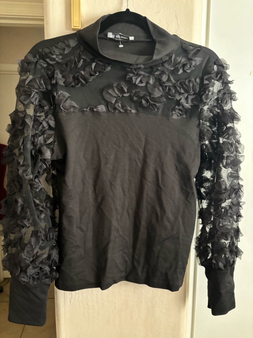 NWOT AQE FASHION  Black Floral Appliqué long sleeve top, Size XXL